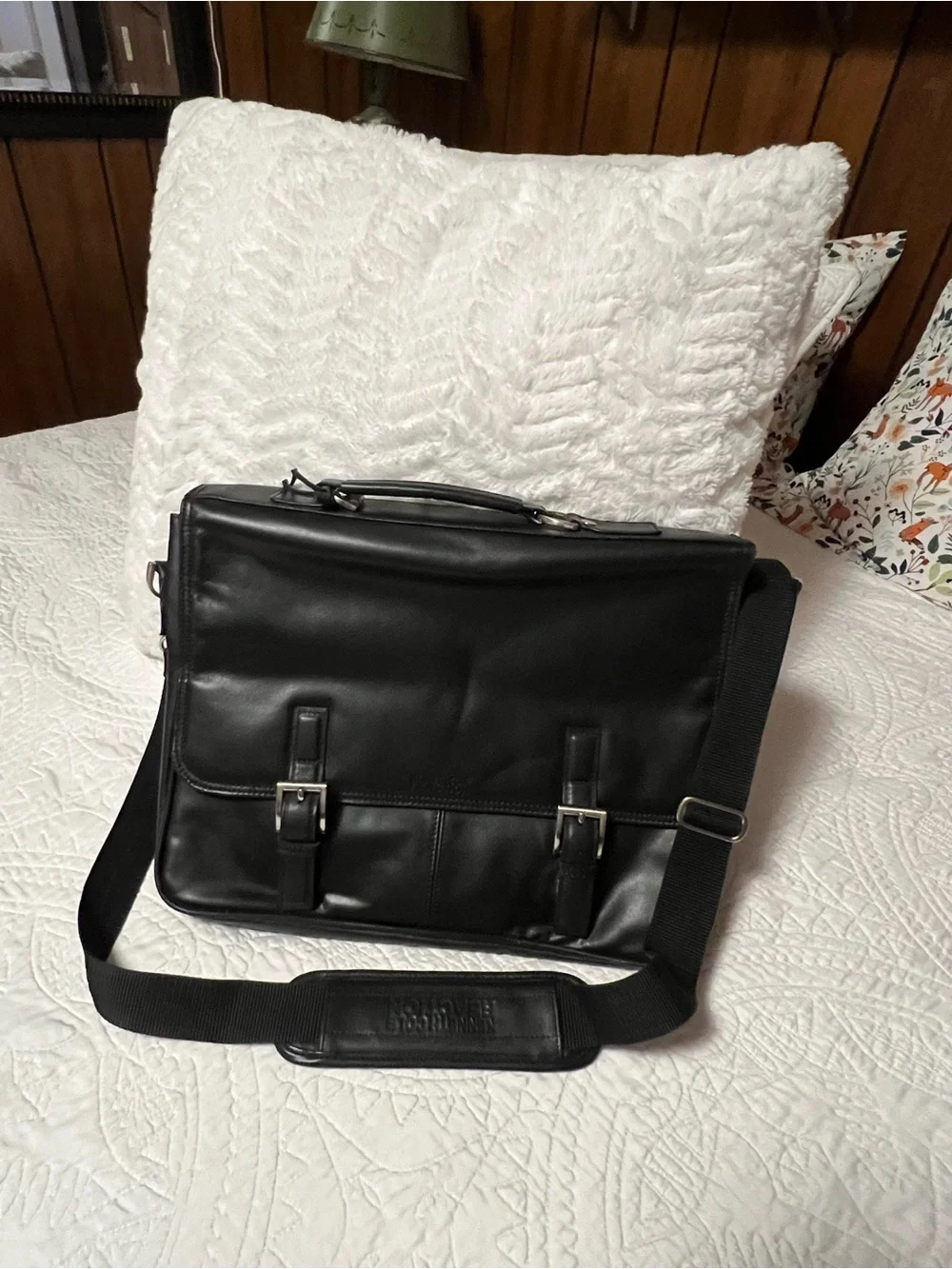 Kenneth Cole Reaction Black Leather Messenger Bag with Adjustable Strap